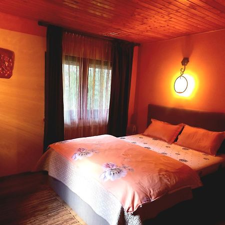 Casa Artemi Hotel เรเมซิ ภายนอก รูปภาพ